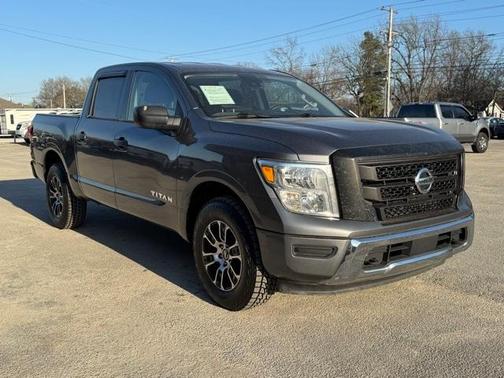 2022 Nissan Titan SV