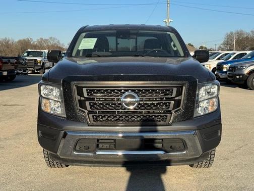 2022 Nissan Titan SV