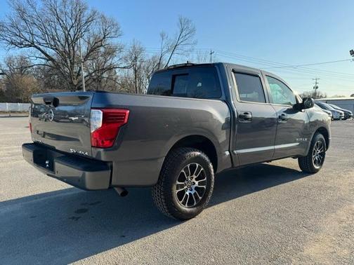 2022 Nissan Titan SV