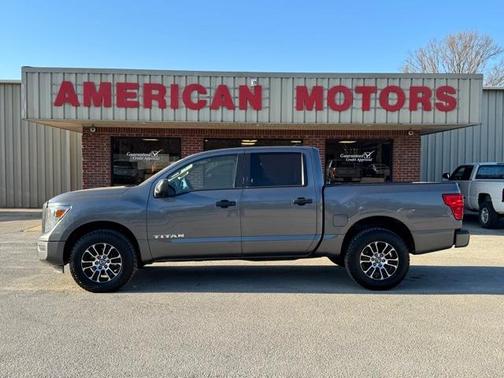 2022 Nissan Titan SV