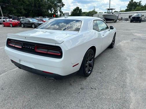 White Knuckle Clearcoat 2018 Dodge Challenger SXT