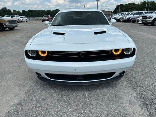 White Knuckle Clearcoat 2018 Dodge Challenger SXT