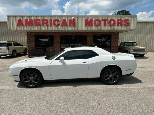 White Knuckle Clearcoat 2018 Dodge Challenger SXT
