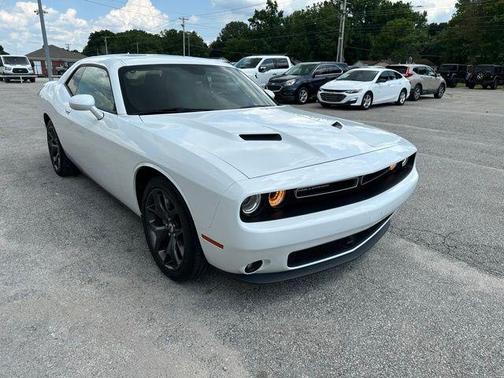 White Knuckle Clearcoat 2018 Dodge Challenger SXT