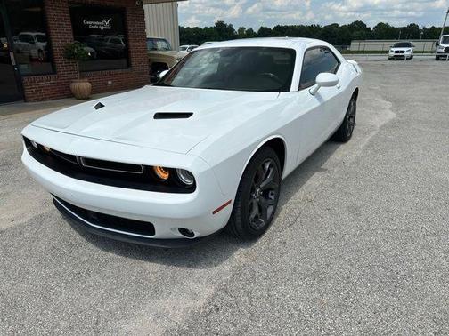White Knuckle Clearcoat 2018 Dodge Challenger SXT