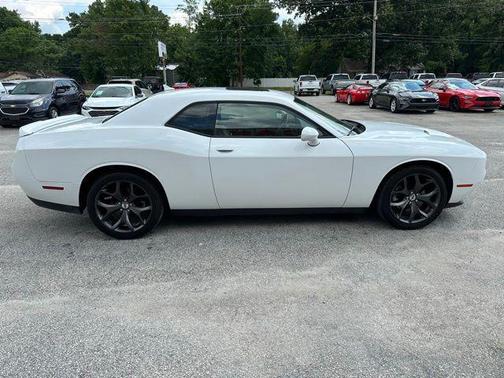 White Knuckle Clearcoat 2018 Dodge Challenger SXT