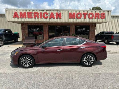 Garnet Pearl Me 2024 Nissan Altima 2.5 SV