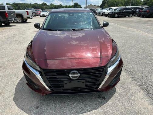 Garnet Pearl Me 2024 Nissan Altima 2.5 SV
