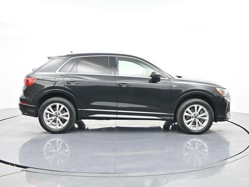 2022 Audi Q3 45 S line Premium