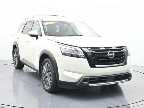 2023 Nissan Pathfinder SL FWD