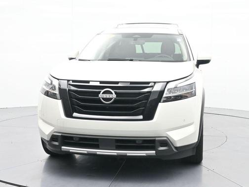 2023 Nissan Pathfinder SL FWD