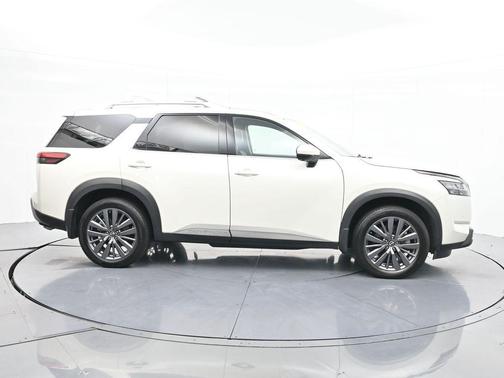 2023 Nissan Pathfinder SL FWD