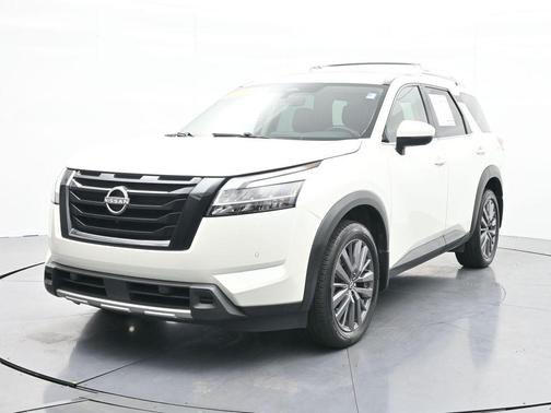 2023 Nissan Pathfinder SL FWD