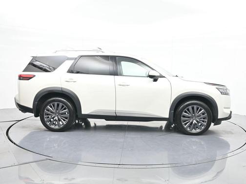 2023 Nissan Pathfinder SL FWD