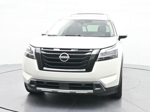 2023 Nissan Pathfinder SL FWD