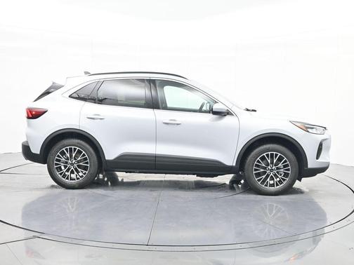 2026 Ford Escape PHEV SE