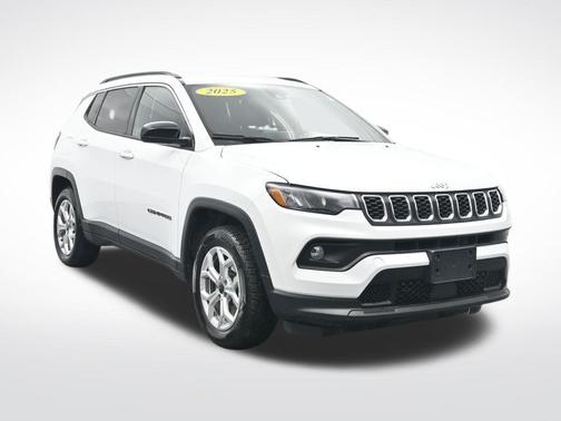 Bright White Clearcoat 2025 Jeep Compass Latitude