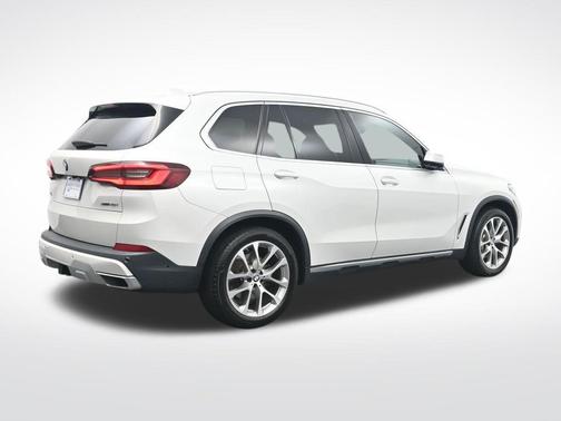 Mineral White Metallic 2021 BMW X5 xDrive40i