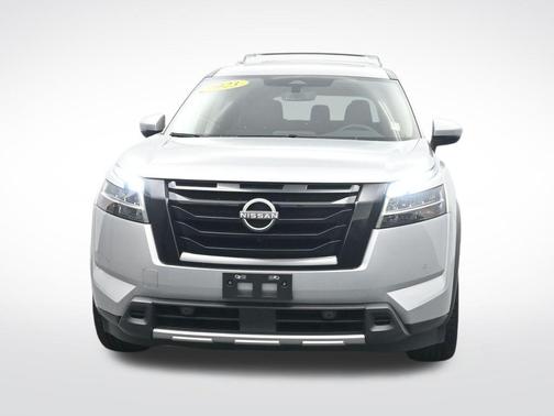 2023 Nissan Pathfinder SL 4WD