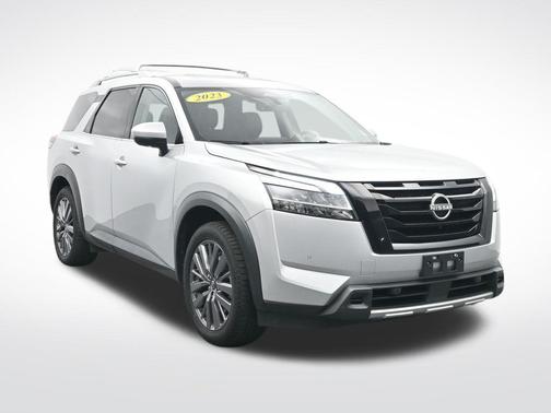 2023 Nissan Pathfinder SL 4WD