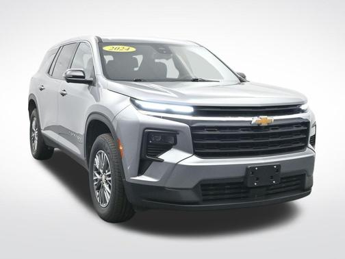 2024 Chevrolet Traverse LS