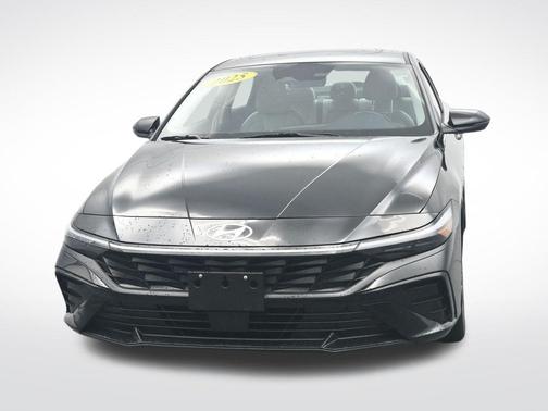 Black 2025 Hyundai ELANTRA Limited