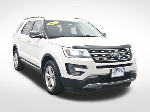 White Platinum Clearcoat Metallic 2017 Ford Explorer XLT