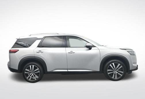 Brilliant Silver Metallic 2023 Nissan Pathfinder Platinum