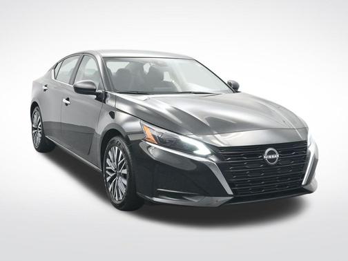 Super Black Clearcoat 2025 Nissan Altima 2.5 SV