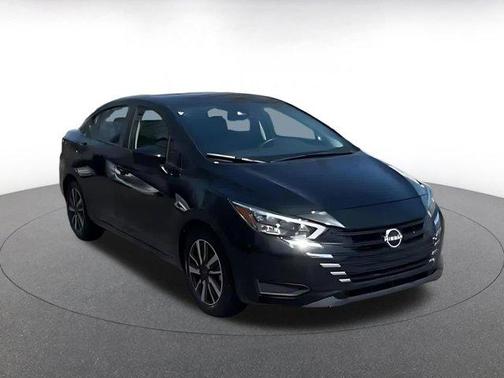 Super Black 2025 Nissan Versa 1.6 SV
