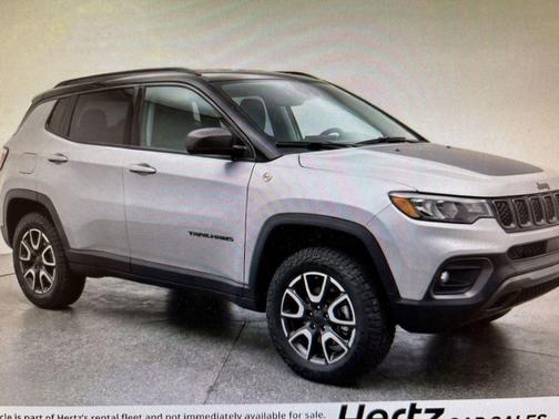 Silver Zynith Metallic Clearcoat 2025 Jeep Compass Trailhawk