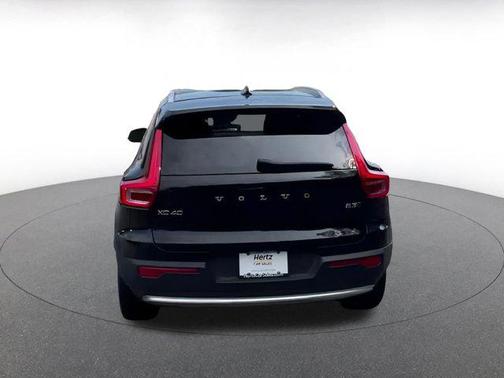 2024 Volvo XC40 CORE