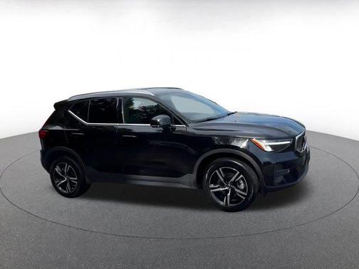 2024 Volvo XC40 CORE