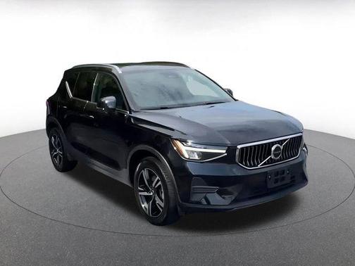 2024 Volvo XC40 CORE