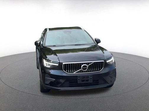 2024 Volvo XC40 CORE