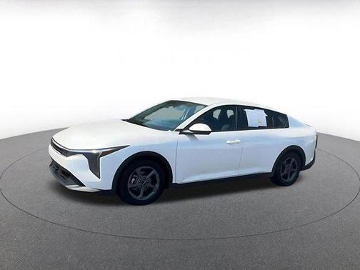 Snow White Pearl 2025 Kia K4 LXS