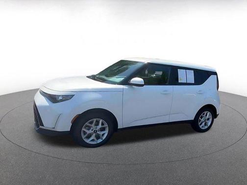 Snow White Pearl 2025 Kia Soul LX