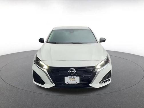 Glacier White 2025 Nissan Altima SV FWD