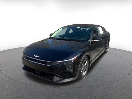 Aurora Black Pearl 2025 Kia K4 LXS