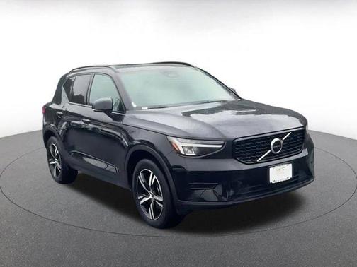 2024 Volvo XC40 CORE