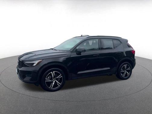2024 Volvo XC40 CORE