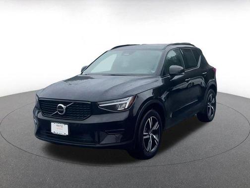 2024 Volvo XC40 CORE