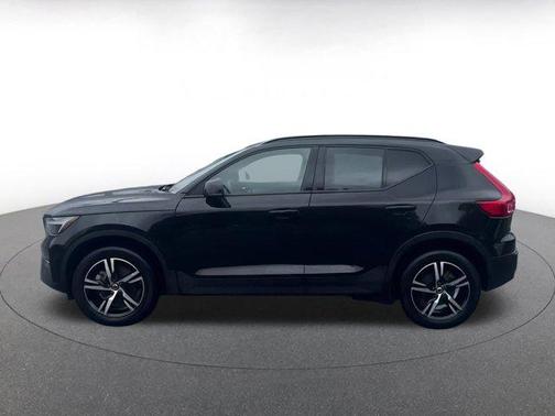 2024 Volvo XC40 CORE