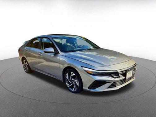 2025 Hyundai ELANTRA SEL