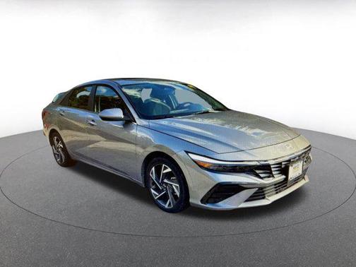 2025 Hyundai ELANTRA SEL