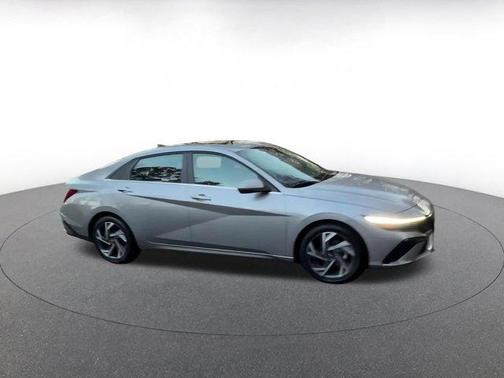 2025 Hyundai ELANTRA SEL