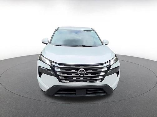 Everest White Pearl 2025 Nissan Rogue SV
