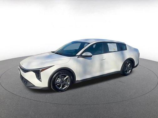 Snow White Pearl 2025 Kia K4 LXS