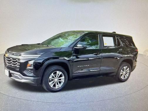 Mosaic Black Metallic 2025 Chevrolet Trax LT