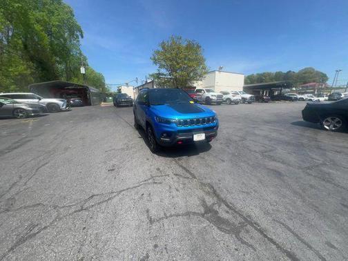 Mosaic Black Metallic 2025 Chevrolet Trax LT